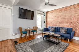 Victorian Home 3 BEDS Near Hospitals & Colleges