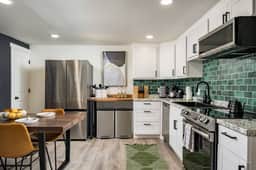 Cozy 1BR King Bed w/ Kitchen Near RiNo