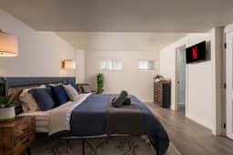 Cozy 1BR King Bed w/ Kitchen Near RiNo