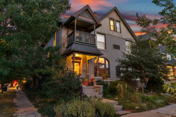 Victorian Home 3 BEDS Near Hospitals & Colleges