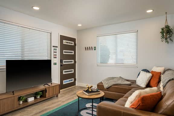 King Beds | 2BR + Full Kitchen Near Red Rocks